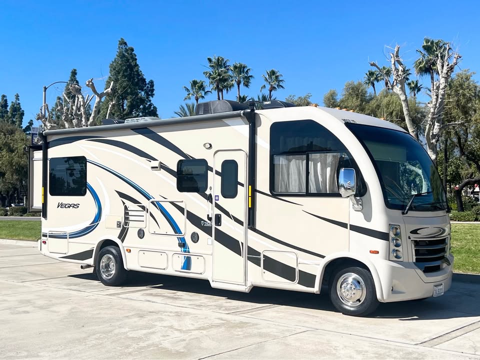 2017 Thor Vegas 25.2 primary image